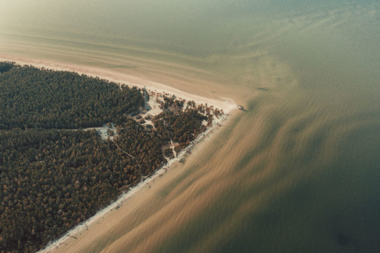 shutterstock_1961439175 shore ocean