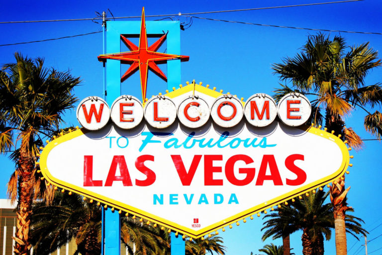 Photo of iconic sign "Welcome to Fabulous Las Vegas Nevada" by Erica Chang, CC BY 3.0