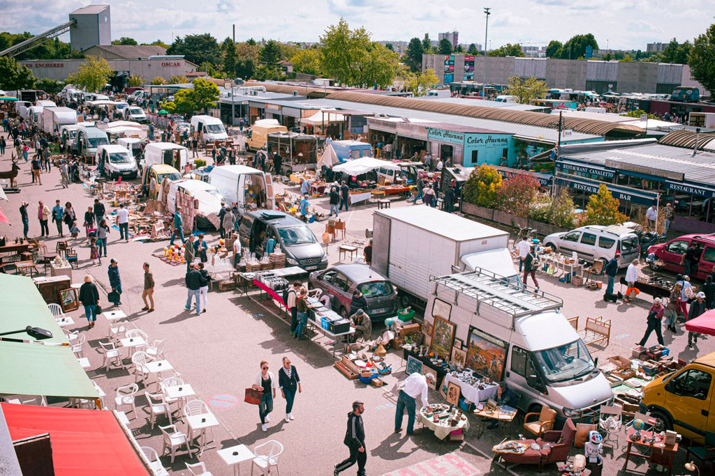 Aerial view of a flea market in Lyon. Courtesy: Joanathan Bessaci